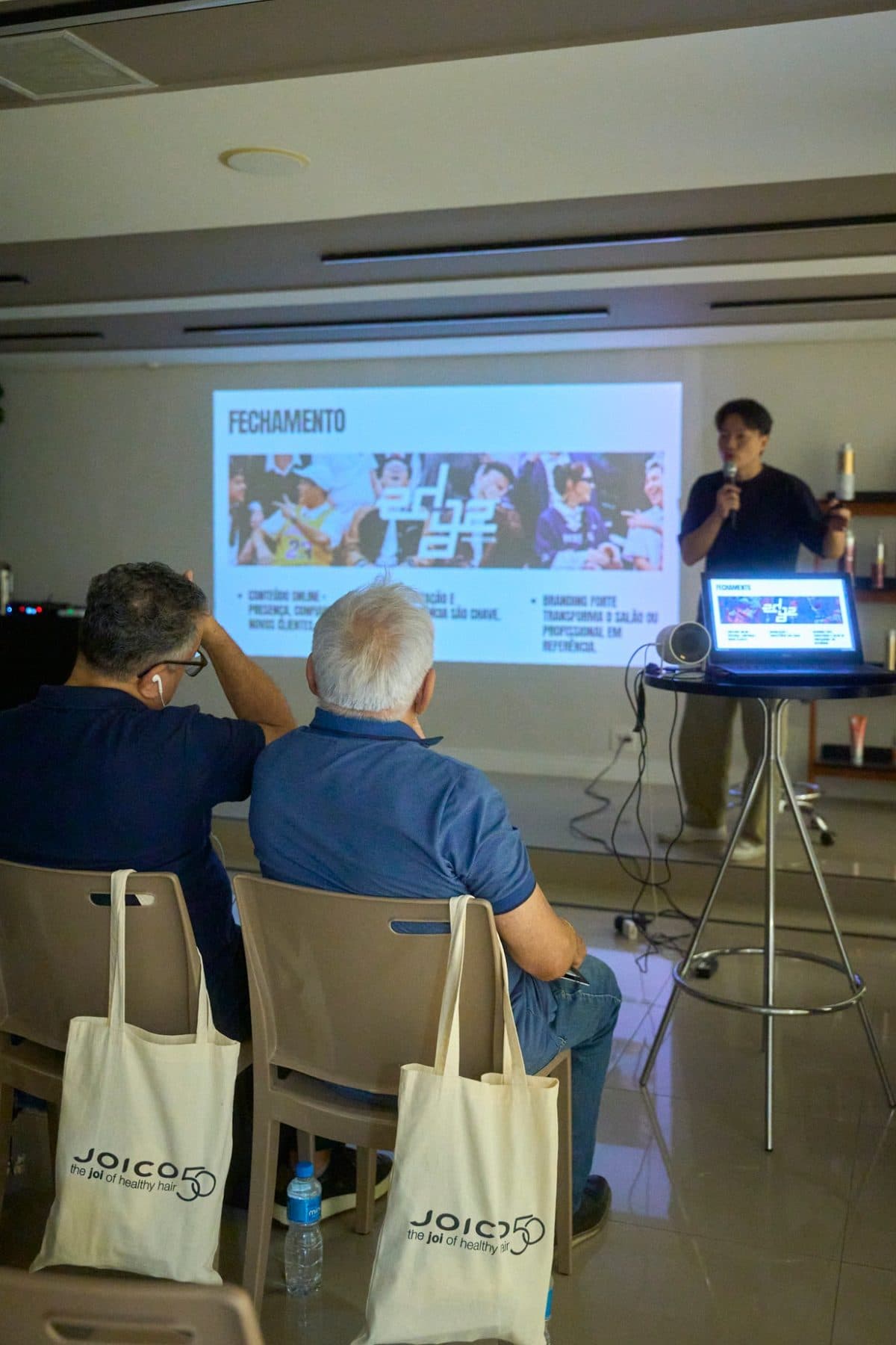 Palestra de marketing na abertura do workshop
