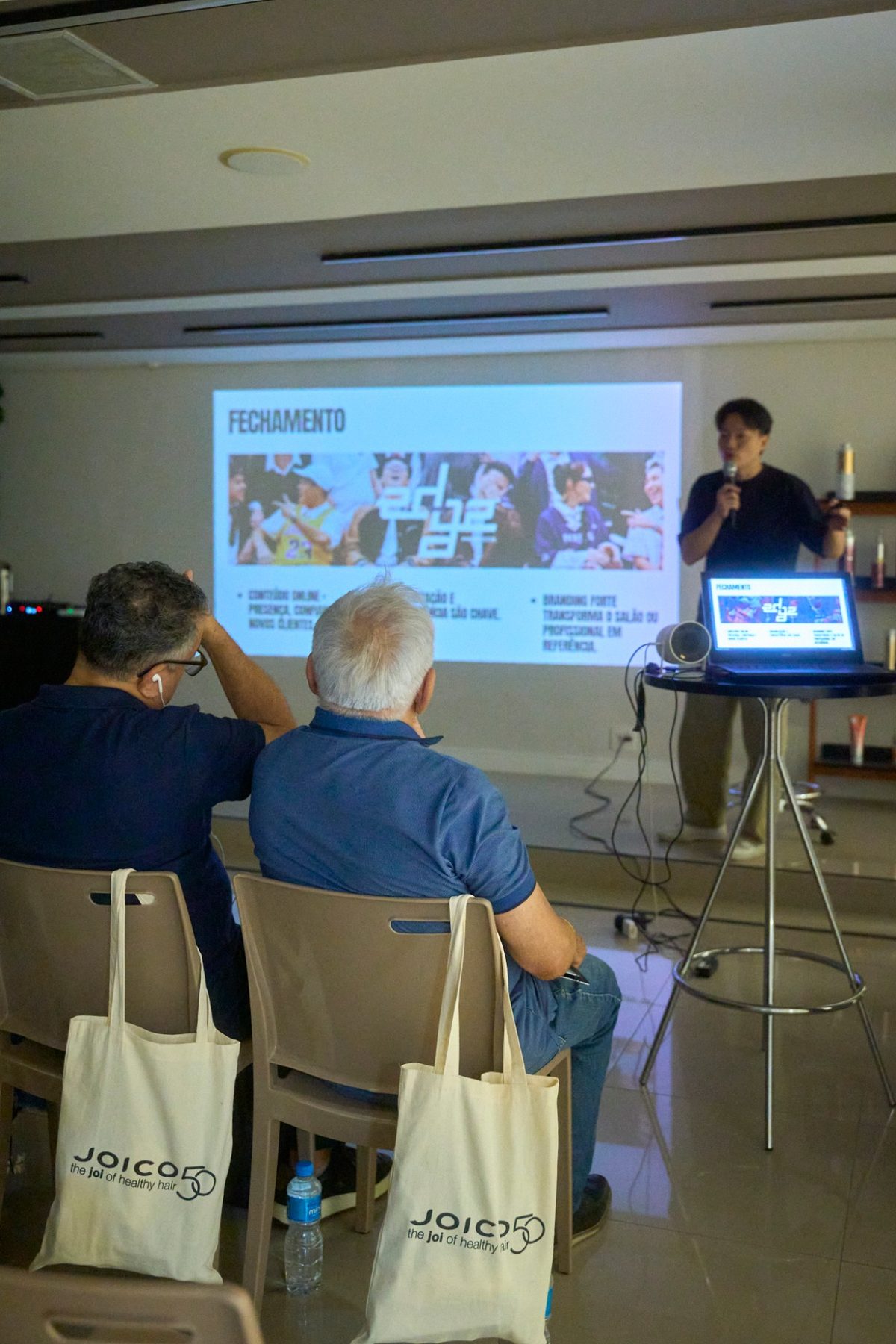 Palestra de marketing na abertura do workshop